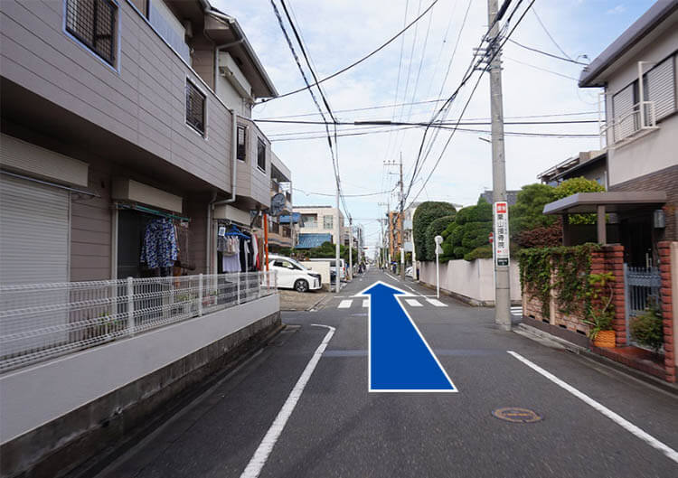 直進します
